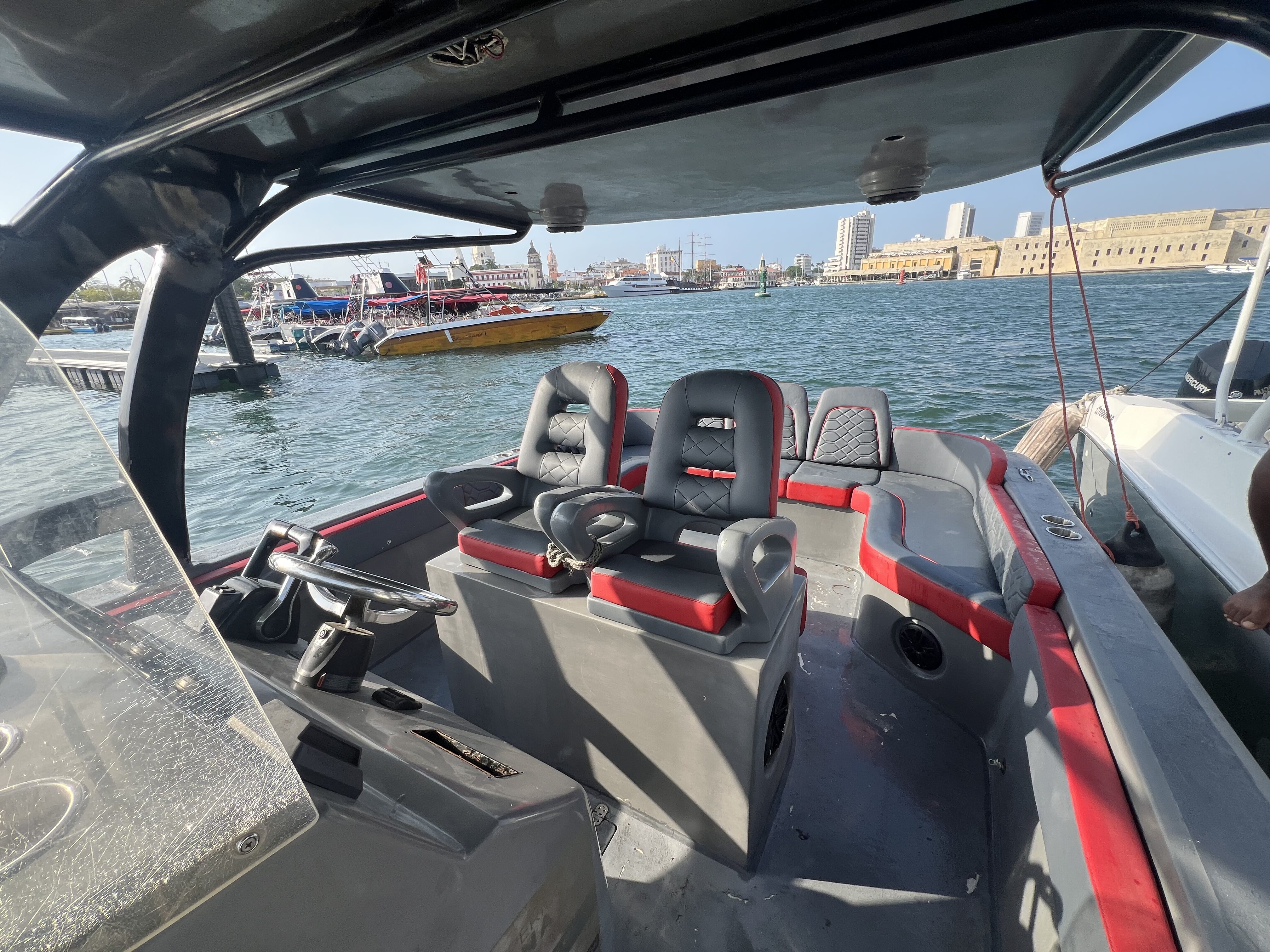TODOMAR 34 – 34 FT – 2x SUZUKI 250 HP - Image 5