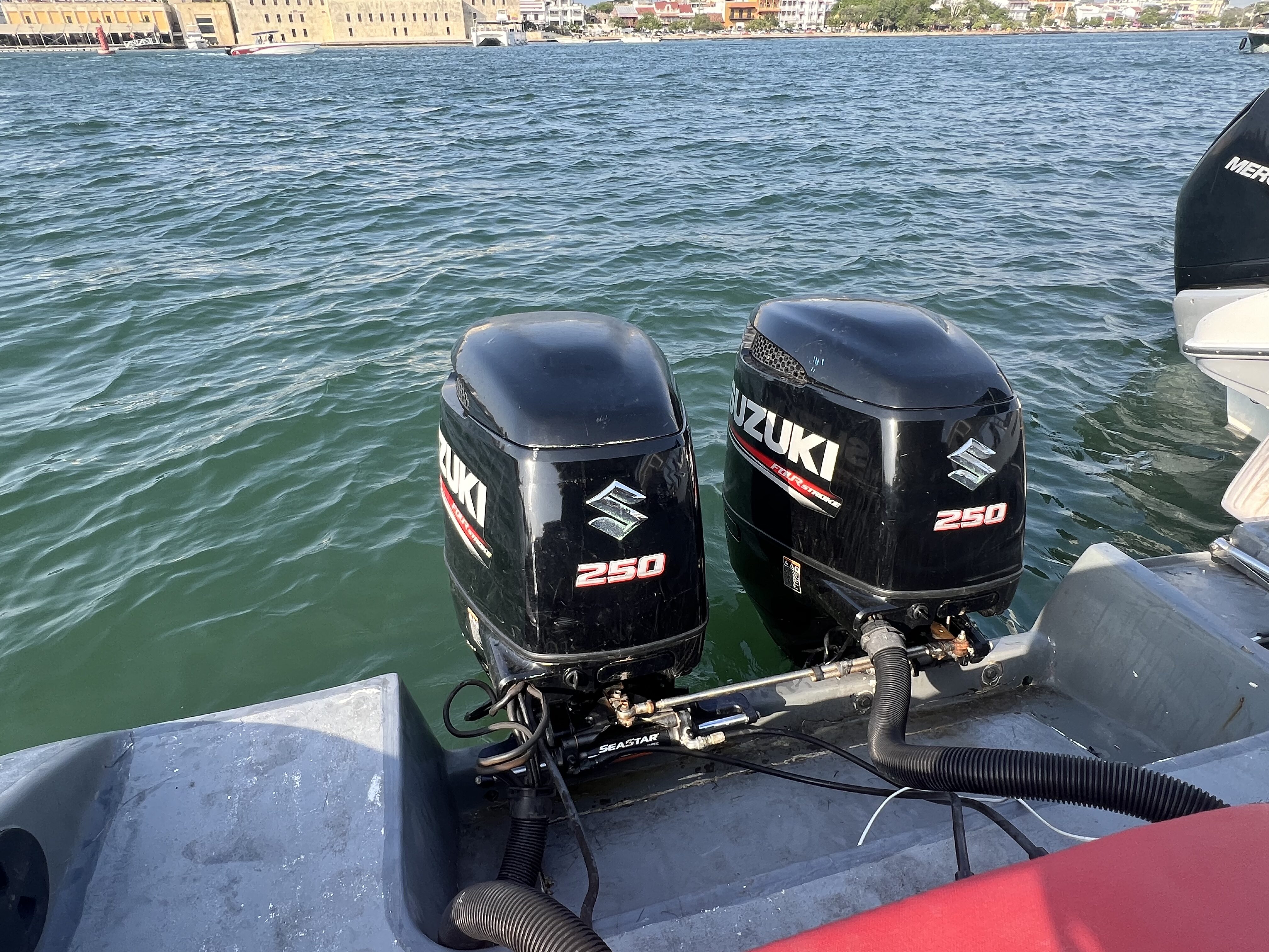 TODOMAR 34 – 34 FT – 2x SUZUKI 250 HP - Image 6
