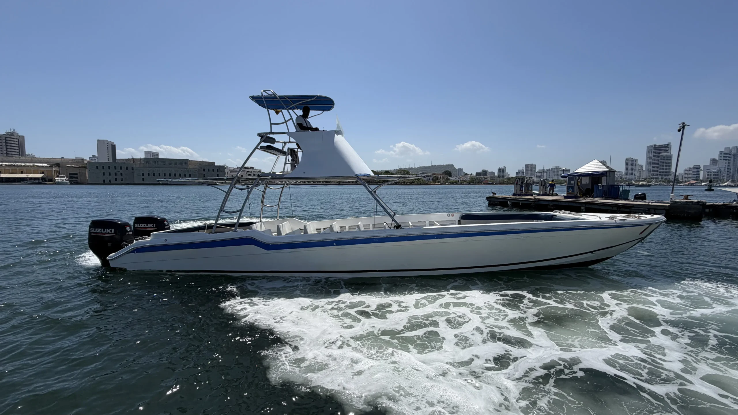 BOTE 42 FT – 2x SUZUKI 250 HP (1994)